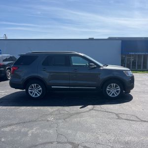 FORD EXPLORER XLT - 10