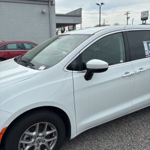 CHRYSLER VOYAGER LX - 2