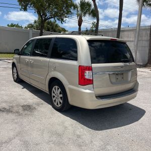 CHRYSLER TOWN AND COUNTRY TOURING - 5