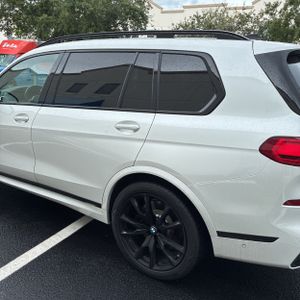 2021 BMW X7 M50I — фото 6