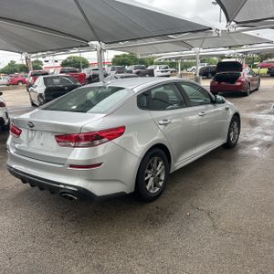 KIA OPTIMA LX - 8