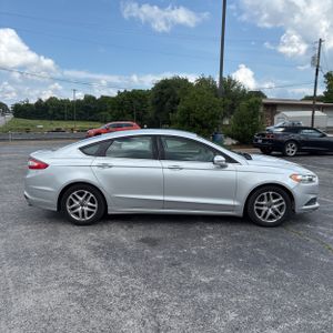 FORD FUSION SE - 10