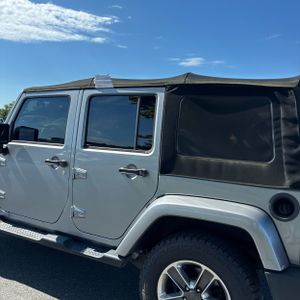 صورة 6 لـ 2015 JEEP WRANGLER UNLIMITED SAHARA