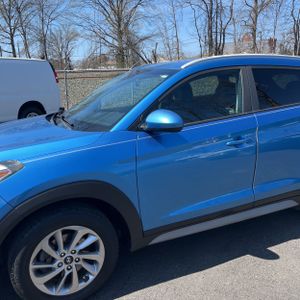 HYUNDAI TUCSON SE - 2