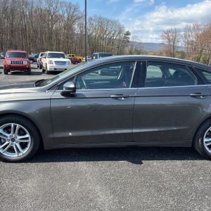 FORD FUSION SE - 4