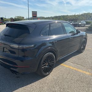 PORSCHE CAYENNE GTS - 8