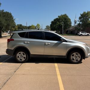 صورة 10 لـ 2013 Toyota RAV4 LE