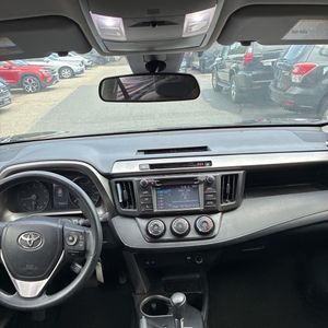 2018 Toyota RAV4 LE — фото 36