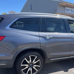 HONDA PILOT TOURING W/REAR CAPTAIN'S CHAIRS - 9