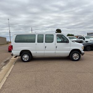 Ford Club Wagon XL - 10