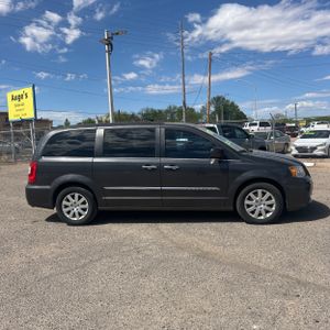CHRYSLER TOWN AND COUNTRY TOURING - 10