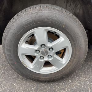 2011 JEEP GRAND CHEROKEE LAREDO — миниатюра 19