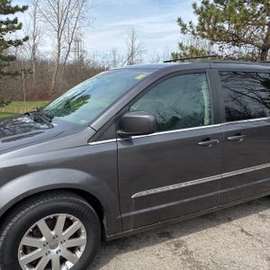 CHRYSLER TOWN AND COUNTRY TOURING - 2
