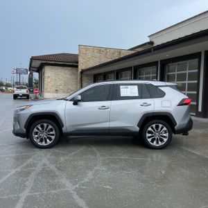 صورة 3 لـ 2024 Toyota RAV4 XLE PREMIUM