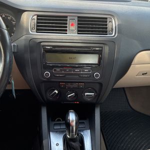 صورة 37 لـ 2011 Volkswagen JETTA SE