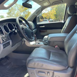 2010 Toyota TUNDRA LIMITED photo 31