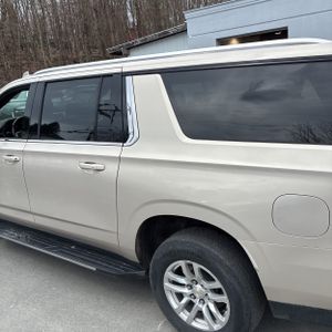 CHEVROLET SUBURBAN LT - 6