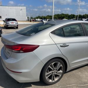 صورة 9 لـ 2017 Hyundai ELANTRA LIMITED