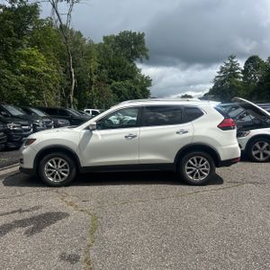 2017 Nissan ROGUE SV — фото 3
