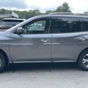 2017 Nissan PATHFINDER S 照片 4