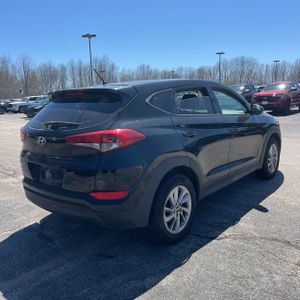 HYUNDAI TUCSON - 8
