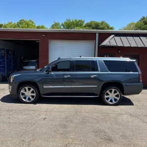 CADILLAC ESCALADE LUXURY - 3