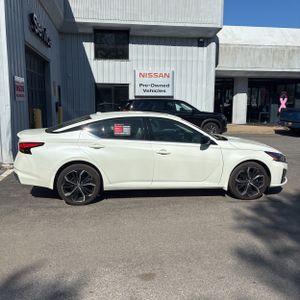 Nissan Altima SR Intelligent AWD - 10