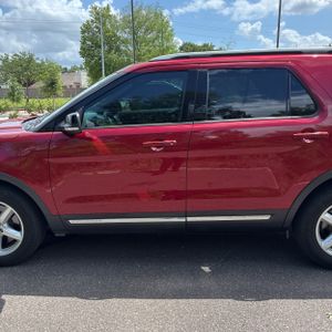 FORD EXPLORER XLT - 3