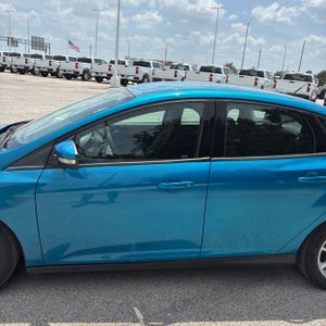 2017 FORD FOCUS SE — фото 4