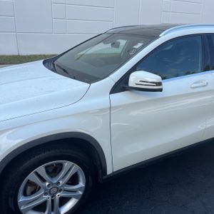 MERCEDES-BENZ GLA - 2