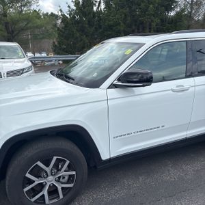 JEEP GRAND CHEROKEE L LIMITED - 2