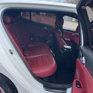 KIA STINGER GT2 - 10