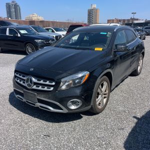 MERCEDES-BENZ GLA - 1