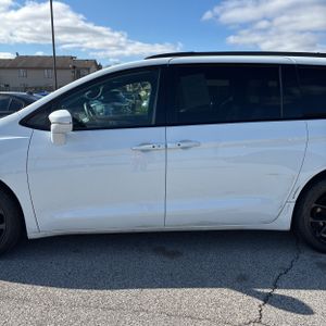 CHRYSLER PACIFICA TOURING L - 4