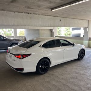 LEXUS ES 300H F SPORT HANDLING - 10