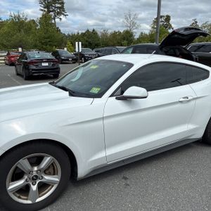 FORD MUSTANG V6 - 2