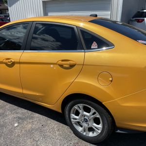 FORD FIESTA SEL - 6