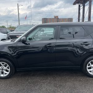2023 KIA SOUL LX — фото 4