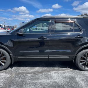 FORD EXPLORER XLT - 4