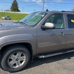 CHEVROLET SUBURBAN LT - 2