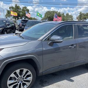 2019 Toyota RAV4 XLE PREMIUM — фото 2