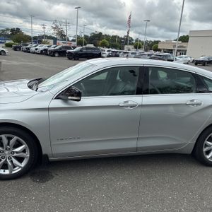 2017 Chevrolet IMPALA LT — фото 4