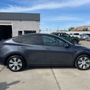 TESLA MODEL Y LONG RANGE - 9