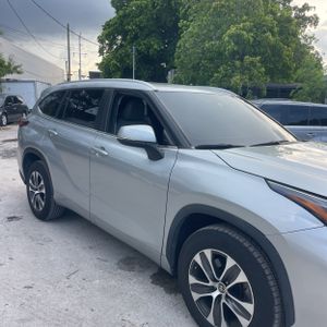 2023 Toyota HIGHLANDER XLE thumbnail 13