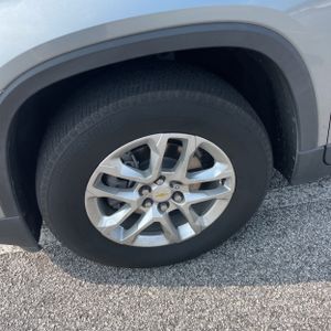 2023 Chevrolet TRAVERSE LS — миниатюра 17
