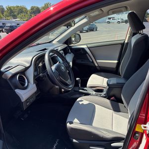 2015 Toyota RAV4 LE — фото 32
