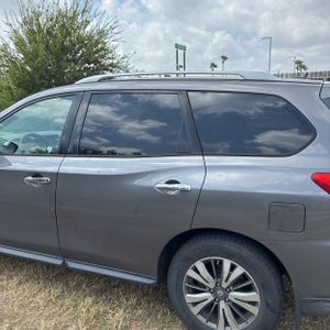 2017 Nissan PATHFINDER S — фото 6