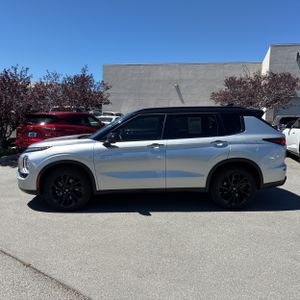 صورة 3 لـ 2025 Mitsubishi OUTLANDER PHEV SEL BLACK EDITION