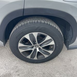 2023 Toyota HIGHLANDER XLE thumbnail 18