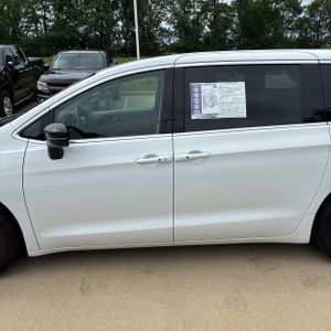 صورة 3 لـ 2024 Chrysler PACIFICA TOURING L